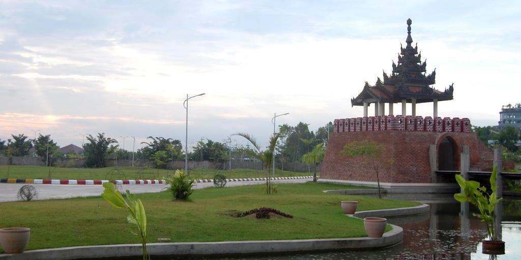 Man Myanmar Hotel Naypyidaw ภายนอก รูปภาพ