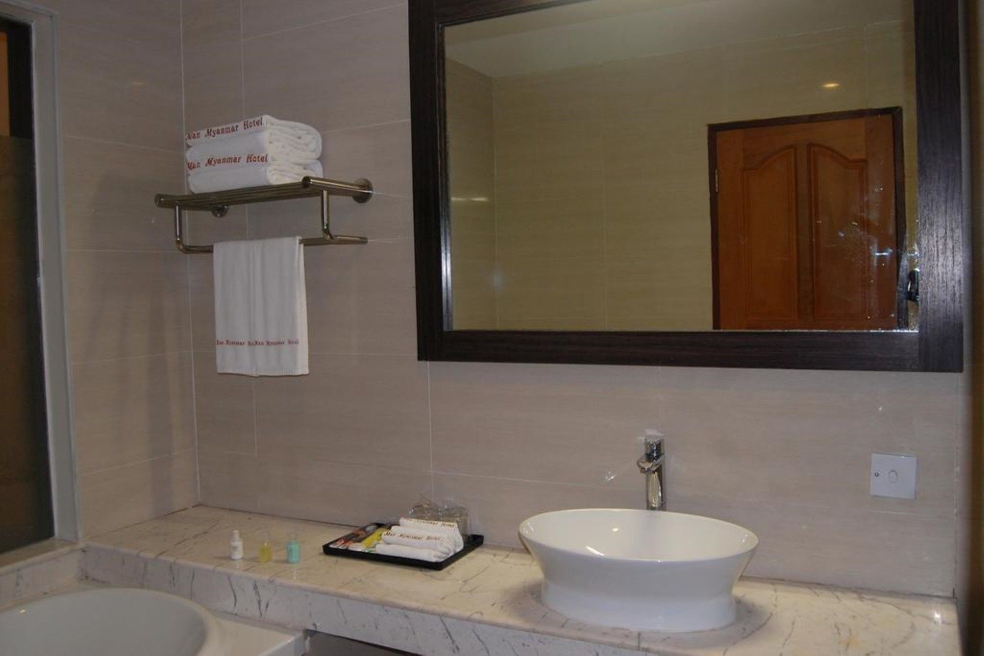 Man Myanmar Hotel Naypyidaw ภายนอก รูปภาพ